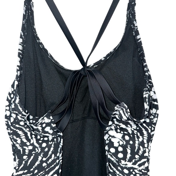 Hurley Primal Wave Black And White One Piece Swimsuit - Picture 5 of 9
